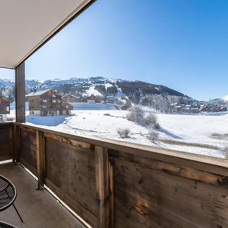 Pour 6, 700m Des Pistes De *
